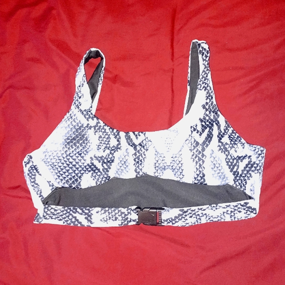ᵤₙdₑᵣbₒₒb  Bikini Top 🐍